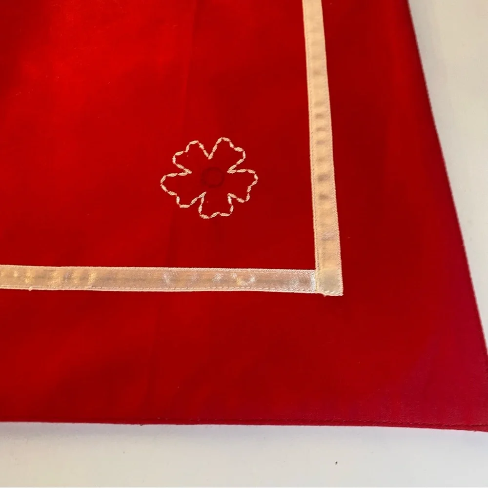 Set Of 2 Home Studio Flower Appliqué Flowers White Ribbon Border Red Placemats